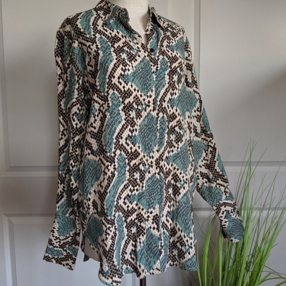Topshop Button Front Long Sleeve Snake Print Oversized Fit Blue Black S NWOT - Picture 3 of 8